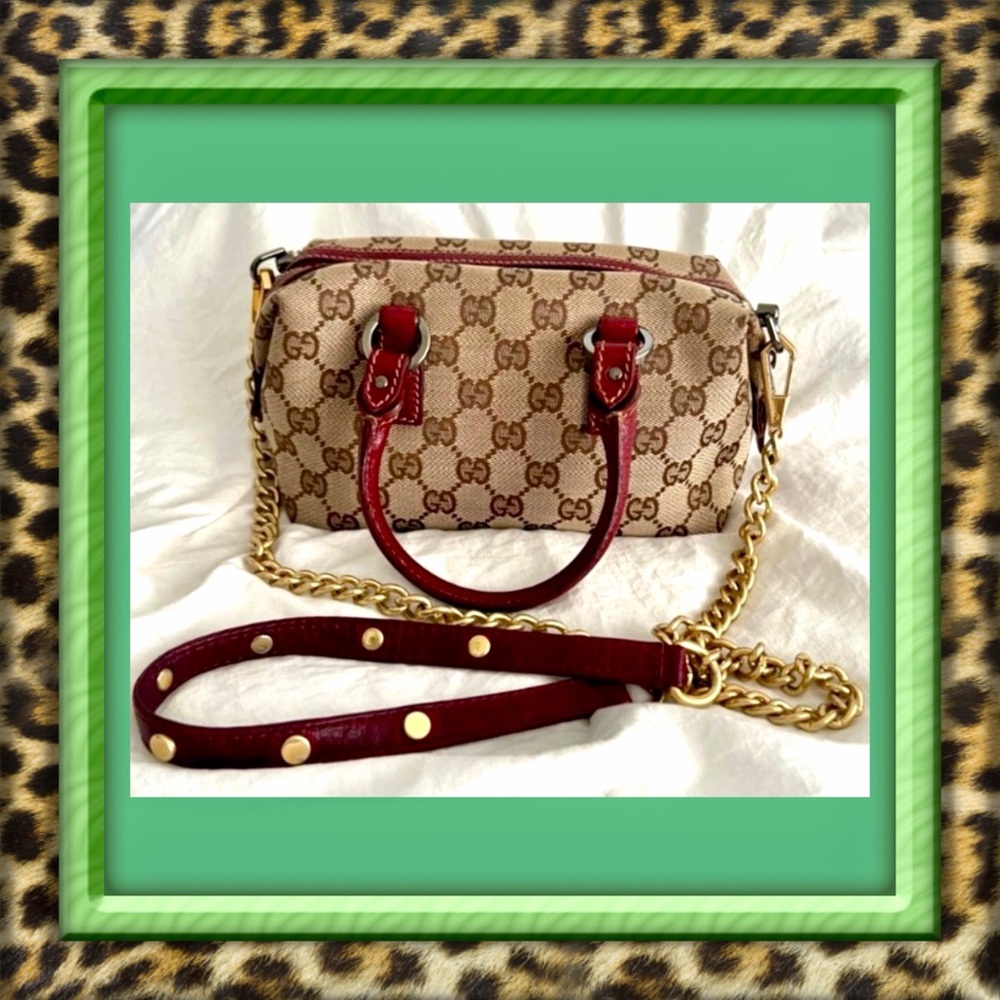 👑✅PRICE FIRM✅ AUTHENTIC Gucci Monogram Mini Bag